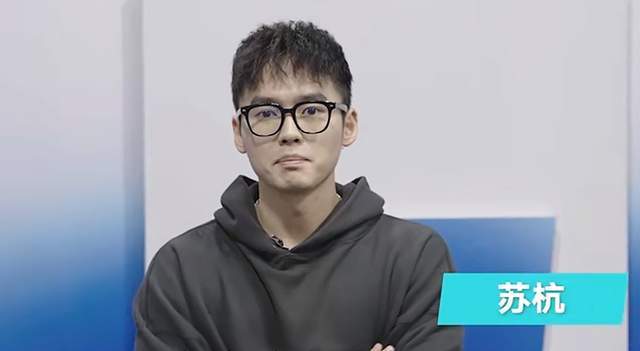 阿根廷1.2亿欧巨星坐球监?马竞球迷拉横幅骂他蠢货:被巴萨耍了