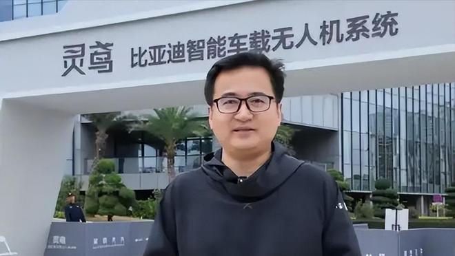 罕见,中超替补席球员意外吃红牌!赛后这两队主帅真的握手言和