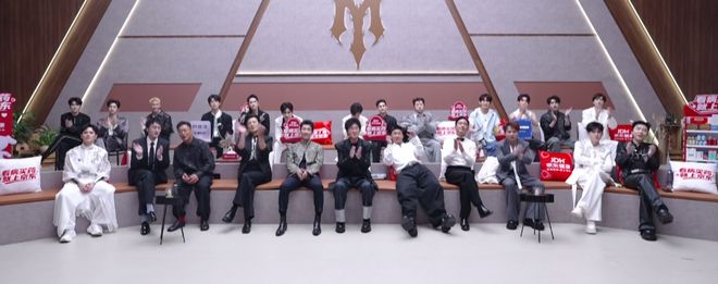8万人面前泪如雨下!39岁梅西戴上银牌:过于悲伤 坐地上偷抹眼泪