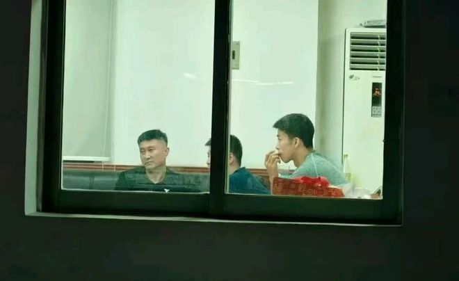 记者:特尔施特根接近永久转会加盟阿贾克斯