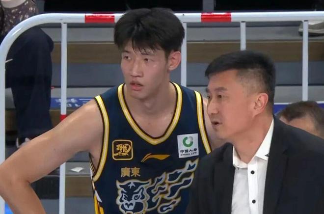 湖人新秀卡尔表态:我清楚自己的角色定位