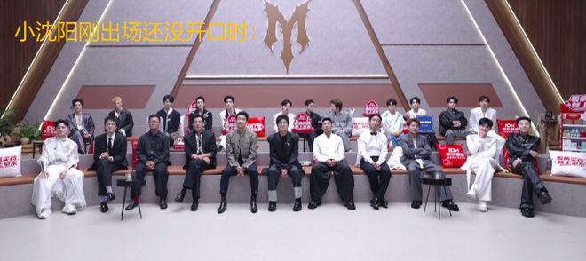 8万人面前泪如雨下!39岁梅西戴上银牌:过于悲伤 坐地上偷抹眼泪
